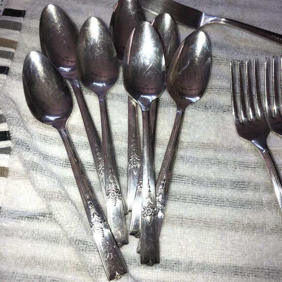 Vintage Wm A Rogers Grille King Arthur Pattern Silverplate Flatware 36 Pcs - Picture 9 of 11